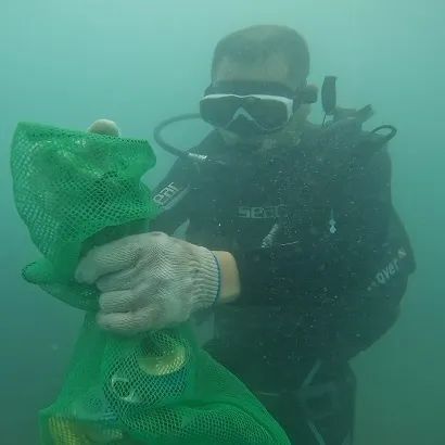 守護(hù)蔚藍(lán) 志愿者與專業(yè)力量聯(lián)手清理海洋“幽靈網(wǎng)”